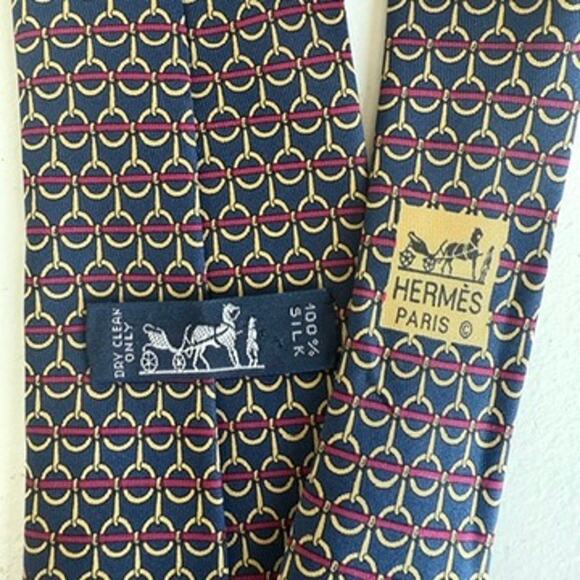 HERMÈS Paris Silk Tie Navy Geometric Horsebit Print 7156 FA Made in France - Picture 2 of 6